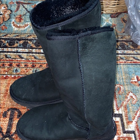Black Tall Ugg boots - Picture 5 of 6